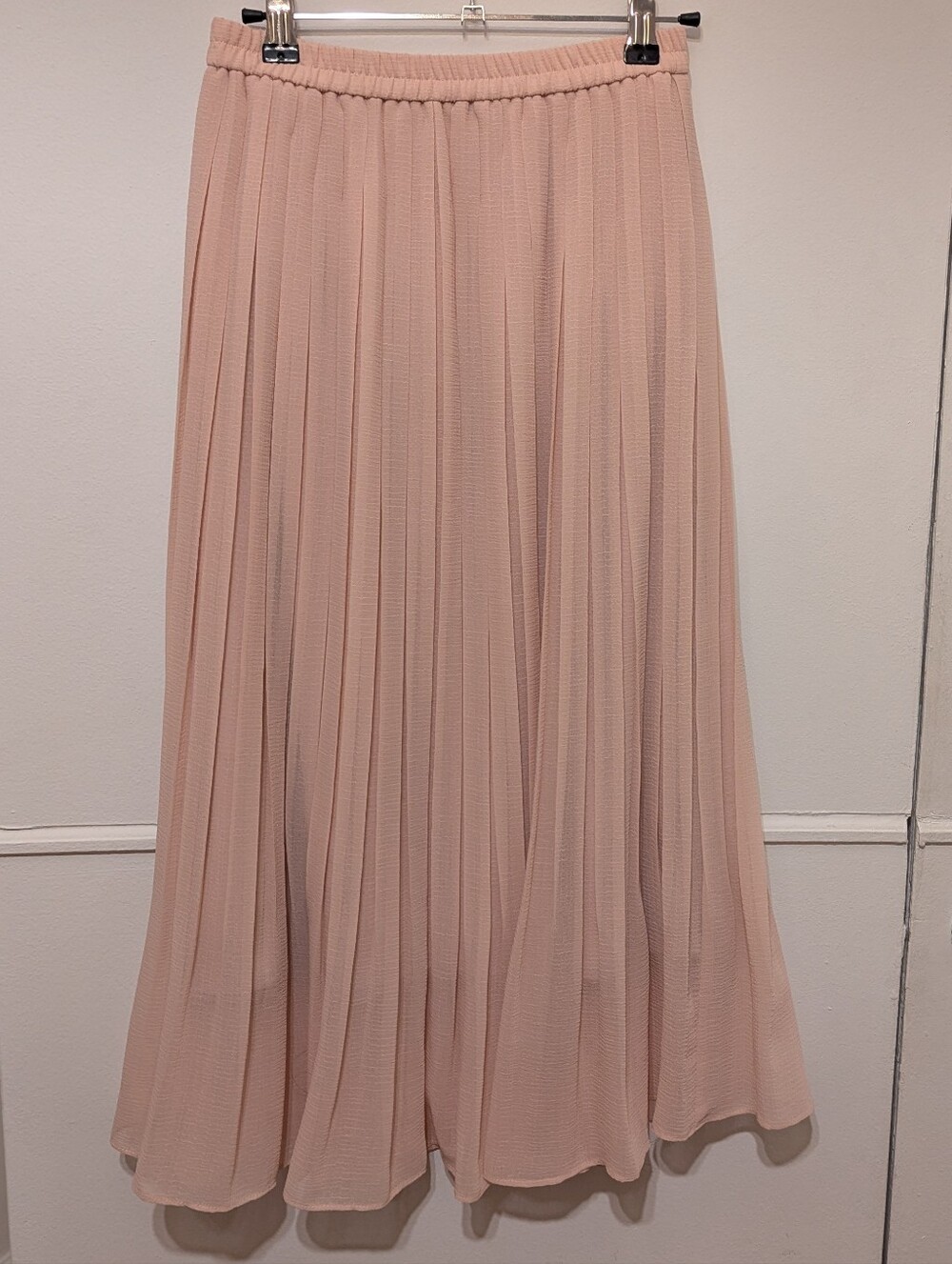 Uniqlo Pleated Maxi Skirt in Light Pink